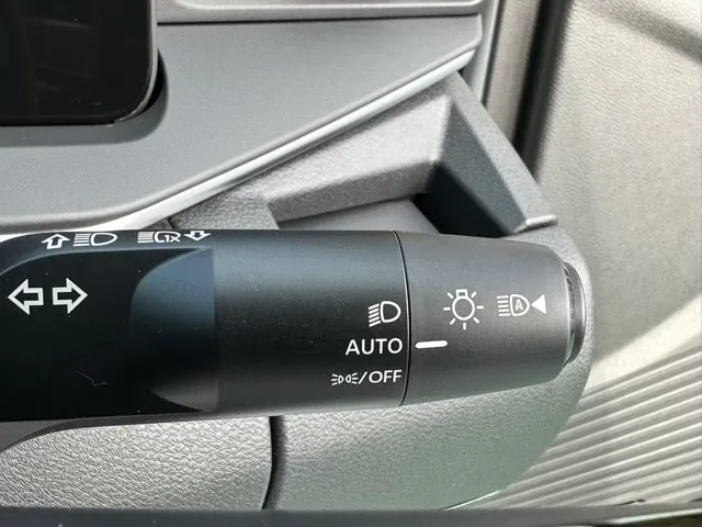 ノート(ニッサン)X LED登録済未使用車 18