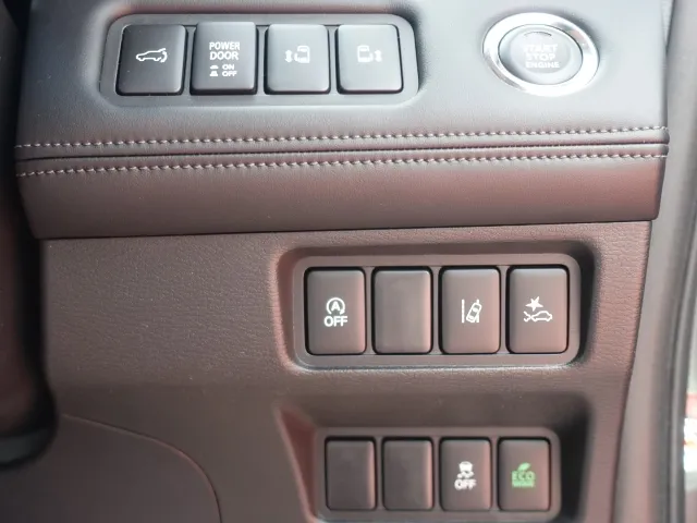 デリカD:5(三菱)G パワーパッケージ 8人 アラビュー登録済未使用車 11