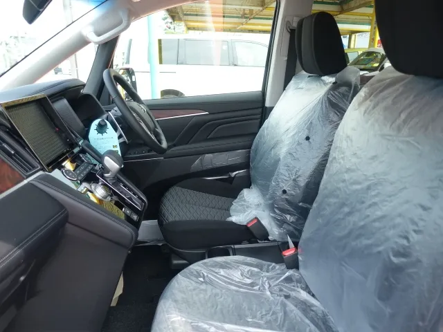 デリカD:5(三菱)G パワーパッケージ 8人 アラビュー登録済未使用車 3