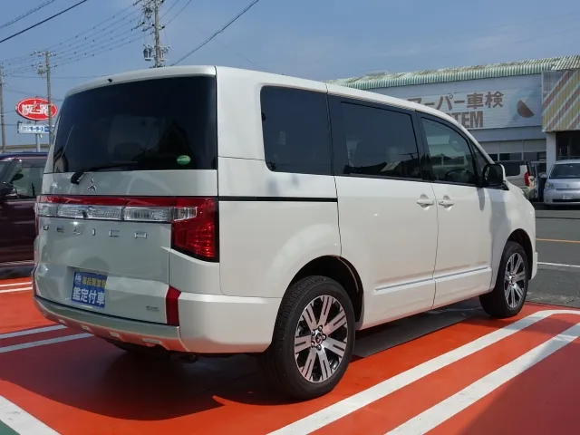 デリカD:5(三菱)G パワーパッケージ 8人 アラビュー登録済未使用車 17