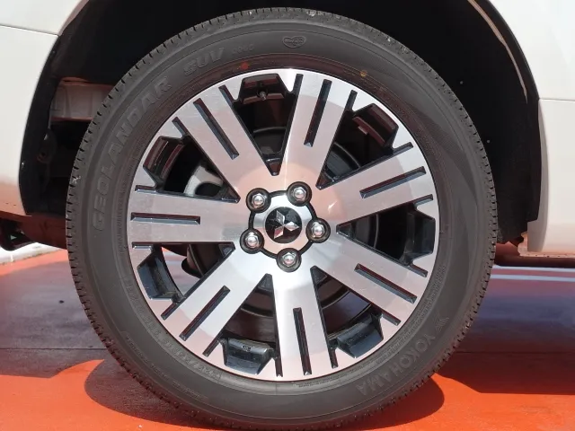 デリカD:5(三菱)G パワーパッケージ 8人 アラビュー登録済未使用車 18