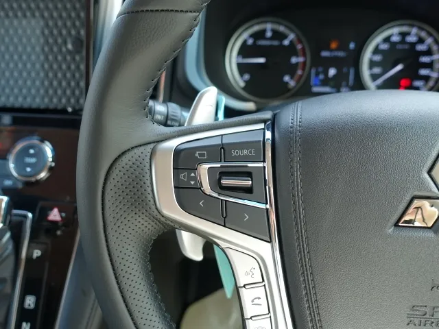 デリカD:5(三菱)G パワーパッケージ 8人 アラビュー登録済未使用車 24