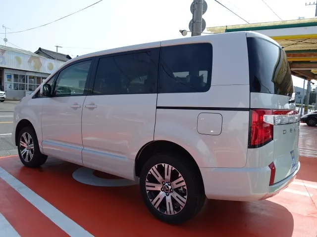 デリカD:5(三菱)G パワーパッケージ 8人 アラビュー登録済未使用車 2