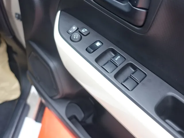 クロスビー(スズキ)ハイブリッドMXセーフティパッケージレス登録済未使用車 8