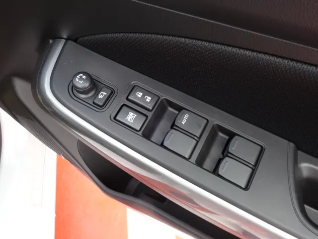 スイフト(スズキ)HYBRID RS　セーフティパッケージ登録済未使用車 9