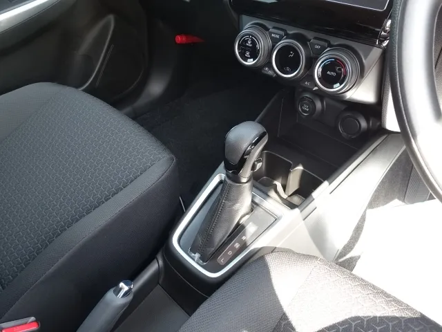 スイフト(スズキ)XGリミテッド　セーフティパッケージレス仕様車ディ-ラ-試乗車 18