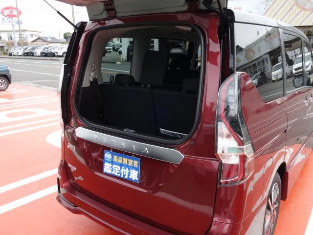 セレナ(ニッサン)ハイウェイスターＶセーフティパックＡ登録済未使用車 11
