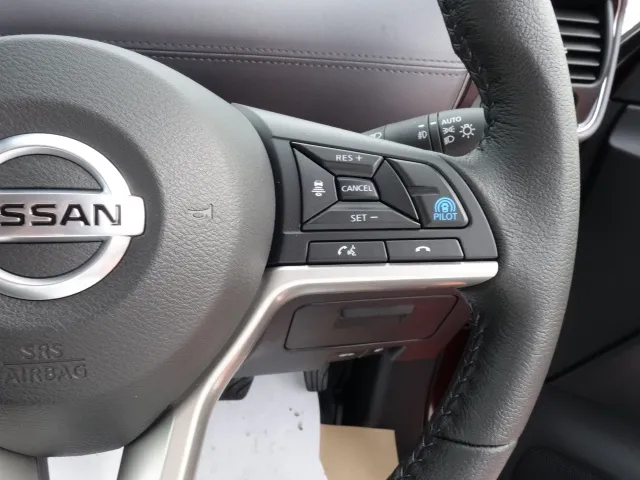 セレナ(ニッサン)ハイウェイスターＶセーフティパックＡ登録済未使用車 18