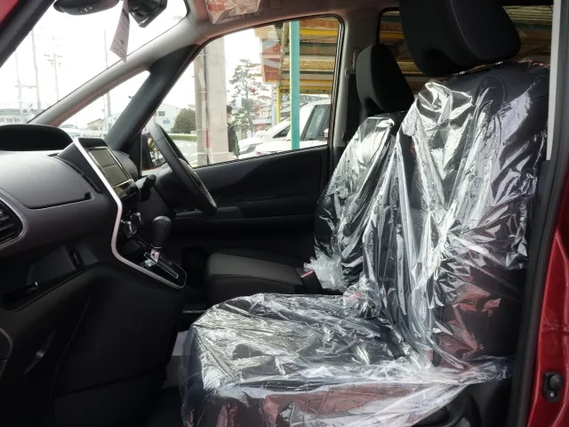 セレナ(ニッサン)ハイウェイスターＶセーフティパックＡ登録済未使用車 3