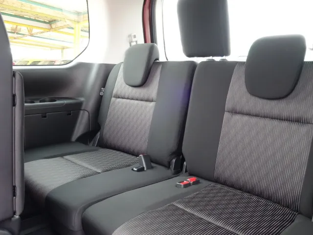セレナ(ニッサン)ハイウェイスターＶセーフティパックＡ登録済未使用車 5