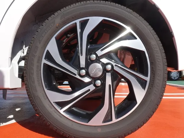 ムーヴ(ダイハツ)RSハイパーリミテッドSAⅢ届出済未使用車 9