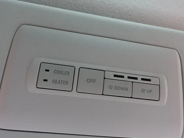 デリカD:5(三菱)G パワーパッケージ 8人 ナビ取付PKGⅠ オートステップ付  後側方・後退時車両検知警報付登録済未使用車 9