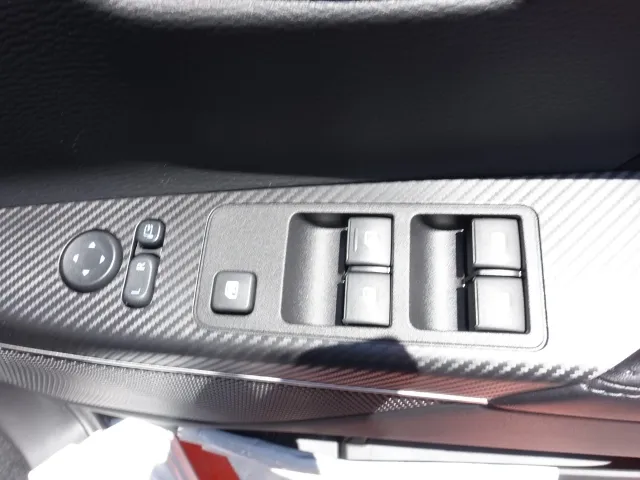 デリカD:5(三菱)G パワーパッケージ 8人 ナビ取付PKGⅠ オートステップ付  後側方・後退時車両検知警報付登録済未使用車 20