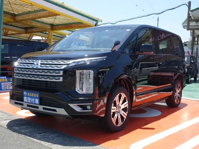 デリカD:5(三菱)G パワーパッケージ 8人 ナビ取付PKGⅠ オートステップ付  後側方・後退時車両検知警報付登録済未使用車 1
