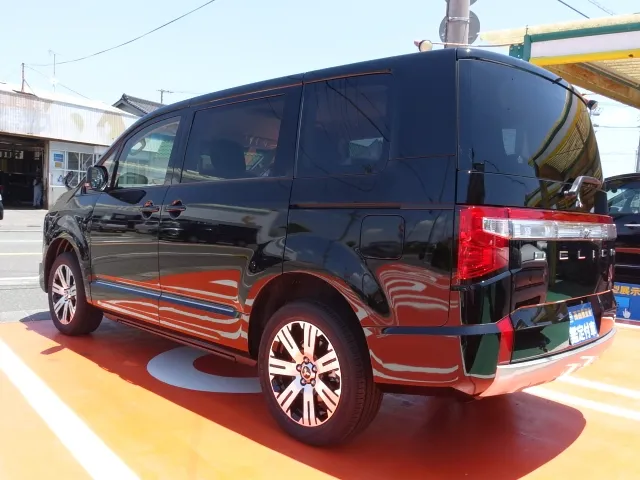 デリカD:5(三菱)G パワーパッケージ 8人 ナビ取付PKGⅠ オートステップ付  後側方・後退時車両検知警報付登録済未使用車 2