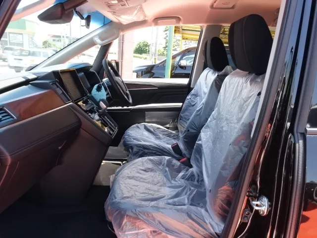 デリカD:5(三菱)G パワーパッケージ 8人 ナビ取付PKGⅠ オートステップ付  後側方・後退時車両検知警報付登録済未使用車 3