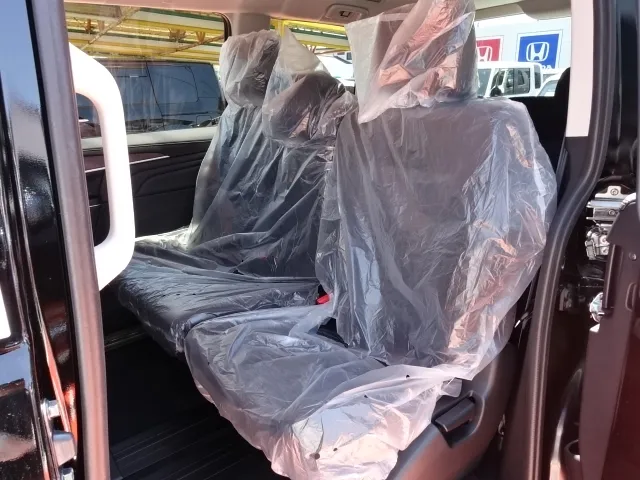 デリカD:5(三菱)G パワーパッケージ 8人 ナビ取付PKGⅠ オートステップ付  後側方・後退時車両検知警報付登録済未使用車 4