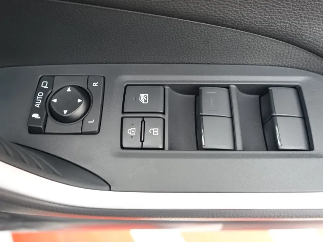 ＲＡＶ４(トヨタ)アドベンチャー4WD　オーディオレス登録済未使用車 13