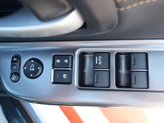 フリード(ホンダ)クロスターホンダセンシング　ＬＥＤヘッドライト登録済未使用車 13