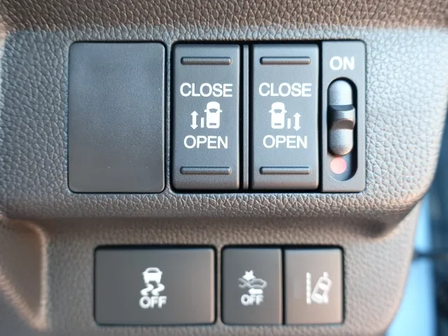フリード(ホンダ)クロスターホンダセンシング　ＬＥＤヘッドライト登録済未使用車 14