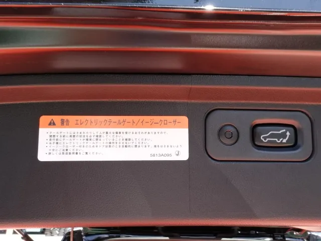 デリカD:5(三菱)Ｐ 8人 ナビ取付PKGⅡ オートステップ付登録済未使用車 15