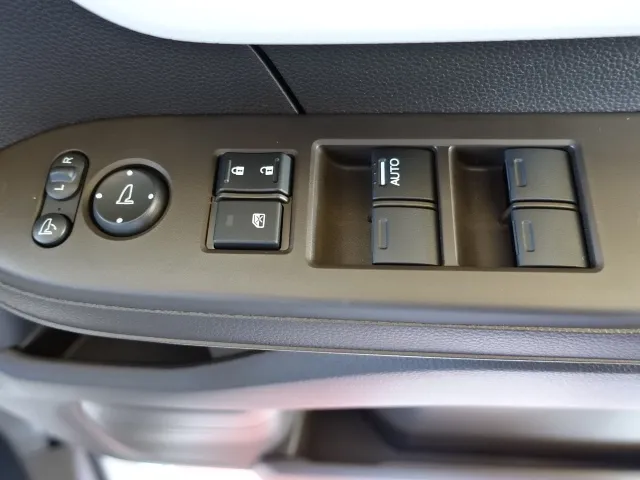 N-BOX(ホンダ)Ｌ届出済未使用車 13