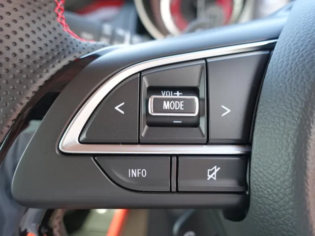 スイフト(スズキ)ベースグレード　セーフティパッケージ 全方位カメラ AT登録済未使用車 17