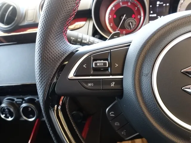 スイフト(スズキ)ベースグレード　セーフティサポート非装着車 MT登録済未使用車 15