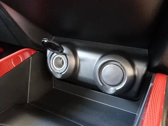 スイフト(スズキ)ベースグレード　セーフティサポート非装着車 MT登録済未使用車 18