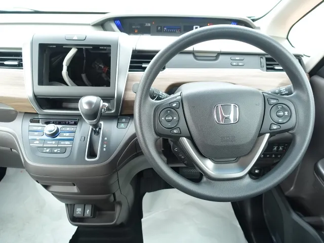 フリード(ホンダ)G  LEDヘッドライト登録済未使用車 9