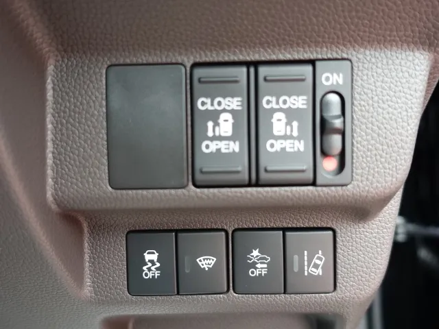 フリード(ホンダ)G  LEDヘッドライト登録済未使用車 17