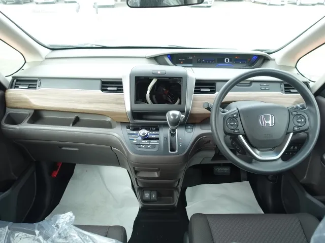 フリード(ホンダ)G  LEDヘッドライト登録済未使用車 8
