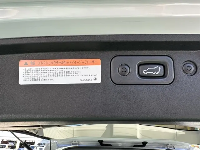 デリカD:5(三菱)Ｐ 8人 ナビ取付PKGⅡ+後席モニター取付PKG オートステップ付登録済未使用車 12