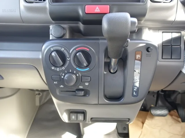 エブリイ(スズキ)三菱ミニキャブバン G AT車届出済未使用車 17