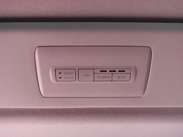 デリカD:5(三菱)G パワーパッケージ 8人 ナビ取付PKGⅠ オートステップ付レンタ登録済未使用車 6
