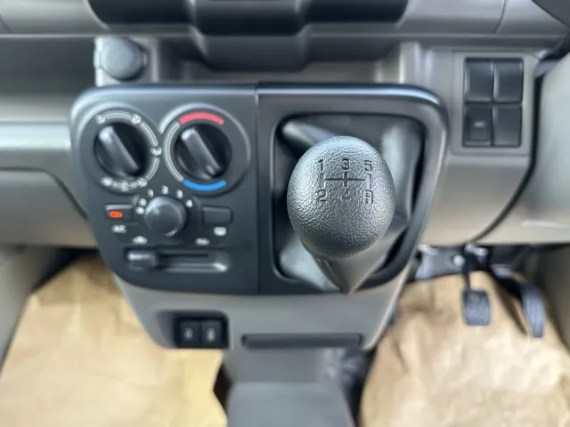 クリッパー(ニッサン)DX 5MT 4WD届出済未使用車 17