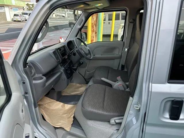 クリッパー(ニッサン)DX 5MT 4WD届出済未使用車 3
