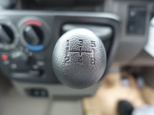 エブリイ(スズキ)NV１００クリッパーGX ４WD MT届出済未使用車 18