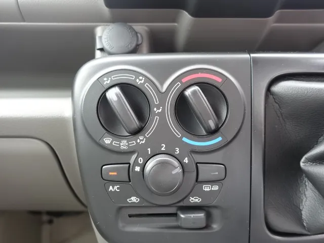 エブリイ(スズキ)NV１００クリッパーGX ４WD MT届出済未使用車 19