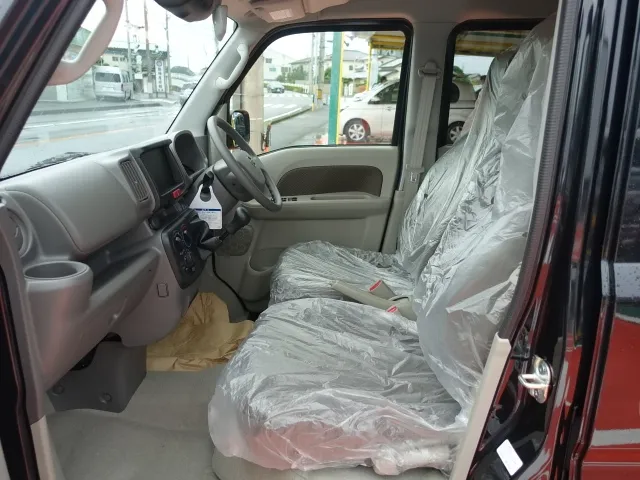 エブリイ(スズキ)NV１００クリッパーGX ４WD MT届出済未使用車 3