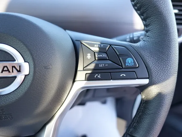 セレナ(ニッサン)eパワーハイウェイスターV  セーフティA リヤエアコン 防水シート登録済未使用車 20