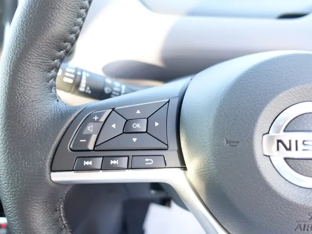 セレナ(ニッサン)eパワーハイウェイスターV  セーフティA リヤエアコン 防水シート登録済未使用車 21