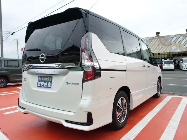 セレナ(ニッサン)eパワーハイウェイスターV  セーフティA リヤエアコン 防水シート登録済未使用車 11