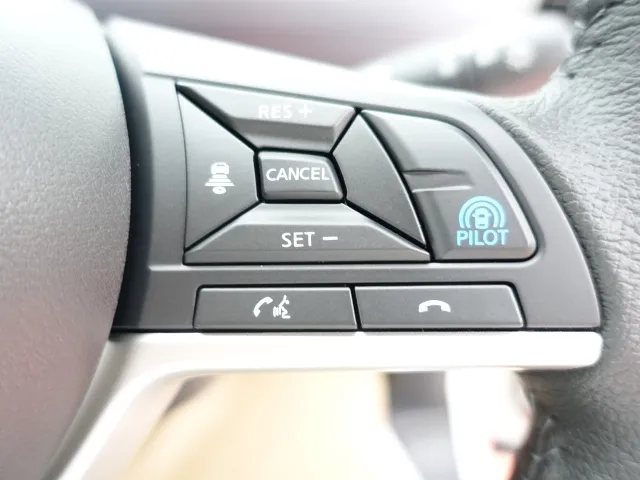 セレナ(ニッサン)eパワーハイウェイスターV  セーフティA リヤエアコン 防水シート登録済未使用車 16