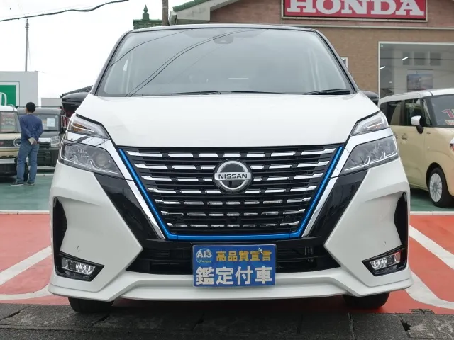 セレナ(ニッサン)eパワーハイウェイスターV  セーフティA リヤエアコン 防水シート登録済未使用車 26