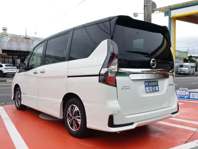 セレナ(ニッサン)eパワーハイウェイスターV  セーフティA リヤエアコン 防水シート登録済未使用車 2