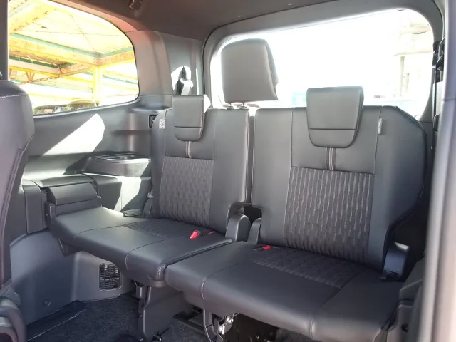 ノア(トヨタ)S-Z新車見本展示有 5