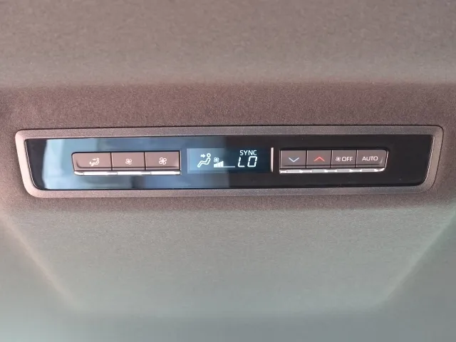 ノア(トヨタ)S-Z 7人 プロジェクター式LED DVD登録済未使用車 9