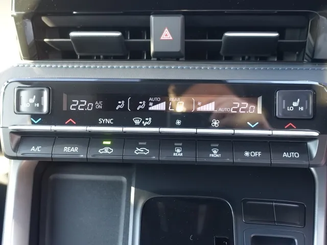 ヴォクシー(トヨタ)S-Z 7人 プロジェクター式LED DVD登録済未使用車 24