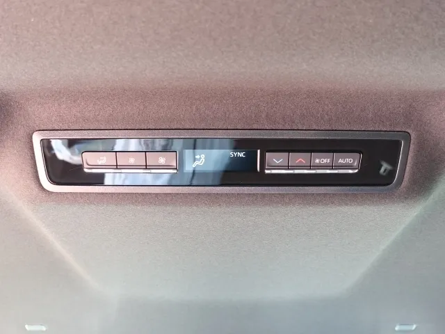 ヴォクシー(トヨタ)S-Z 7人 プロジェクター式LED DVD登録済未使用車 10